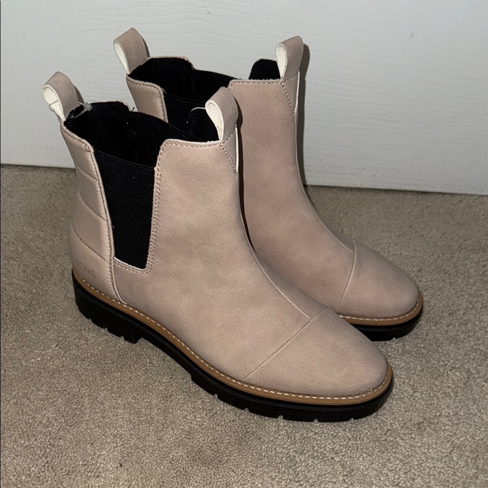 Tom’s Women's Tan Ankle Boots- never worn